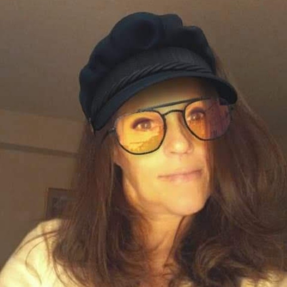 Meet your Posher, Danielle - Picture 2 of 2